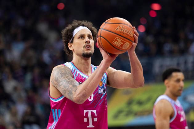 Michael KESSENS BON 6, mi , on the ball, free throw, single image, single action final score 94 82, Basketball 1 Bundesliga Telekom Baskets Bonn MLP ACADEMICS Heidelberg BON vs HDB Main Round 27 Matchday, in T E L E C O M D O M E, on 02 04 2026, Â
