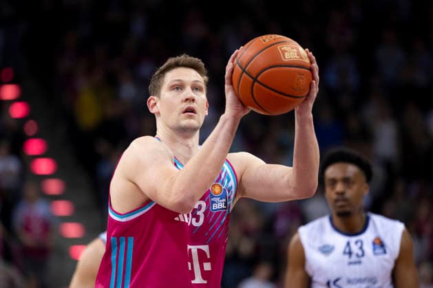 Patrick HECKMANN BON 33, mi , on the ball, free throw, single image, single action final score 94 82, Basketball 1 Bundesliga Telekom Baskets Bonn MLP ACADEMICS Heidelberg BON vs HDB Main Round 27 Matchday, in T E L E C O M D O M E, on 02 04 2026, Â