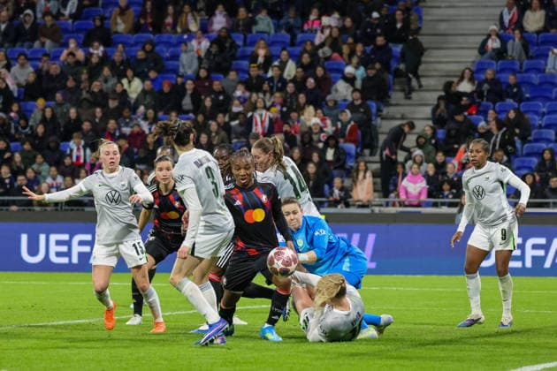 Lyon, France 02 April 2026 UEFA Women™s Champions League quarter-final second leg OL Lyonnes vs VfL Wolfsburg Women In the picture from left the fourth scorer Melchie Dumornay OL Lyonnes scores the 2-0 goal for Lyon after a corner kick Copyright: HMBxMedia MadeleinexFantini