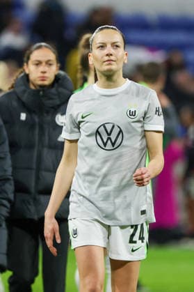 Lyon, France 02 April 2026 UEFA Women™s Champions League quarter-final second leg OL Lyonnes vs VfL Wolfsburg Women Pictured Joelle Wedemeyer VfL disappointed after defeat to Olympique Lyon and elimination from the UEFA Women™s Champions League Copyright: HMBxMedia MadeleinexFantini