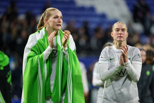 Lyon, Frankreich: 02. April 2026 - UEFA Women™s Champions League - Viertelfinale - Rückspiel - OL Lyonnes vs. VfL Wolfsburg Frauen Im Bild: v.li. Camilla Küver Kuever (VfL) und Janina Minge (VfL) enttäuscht nach der Niederlage gegen Olympique Lyon und durch das Ausscheiden aus der UEFA Women™s Champions League *** Lyon, France 02 April 2026 UEFA Women™s Champions League quarter-final second leg OL Lyonnes vs VfL Wolfsburg Women In the picture from left Camilla Küver Kuever VfL and Janina Minge VfL disappointed after the defeat against Olympique Lyon and the elimination from the UEFA Women™s Champions League Copyright: HMBxMedia MadeleinexFantini