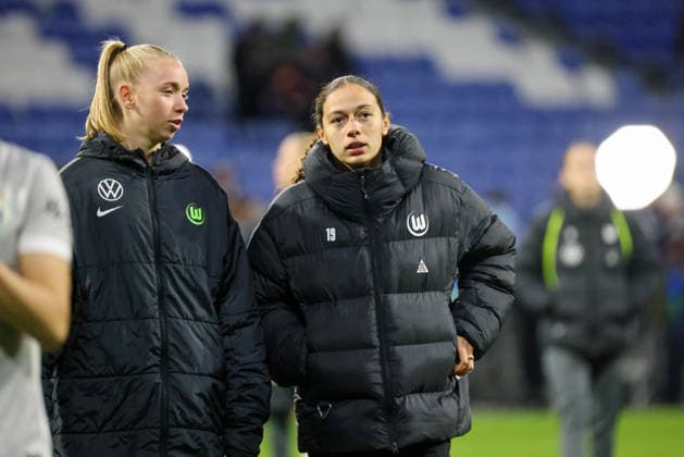 Lyon, France 02 April 2026 UEFA Women™s Champions League quarter-final second leg OL Lyonnes vs VfL Wolfsburg Women In the picture from left Ella Peddemors VfL and Kessya Bussy VfL disappointed after the defeat against Olympique Lyon and the elimination from the UEFA Women™s Champions League Copyright: HMBxMedia MadeleinexFantini