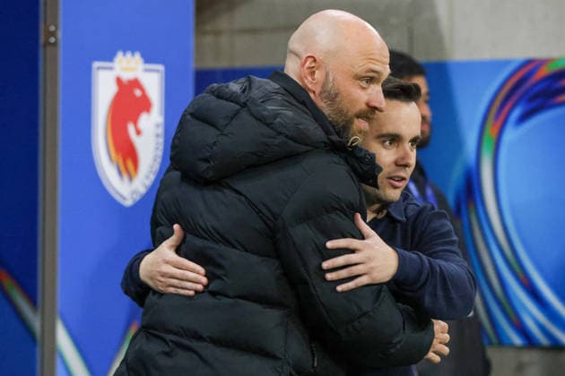 Lyon, France 02 April 2026 UEFA Women™s Champions League quarter-final second leg OL Lyonnes vs VfL Wolfsburg Women In the picture from left head coach Stephan Lerch VfL hugs head coach Jonatan Giraldez OL Lyonnes before the quarter-final of the UEFA Women™s Champions League Copyright: HMBxMedia MadeleinexFantini