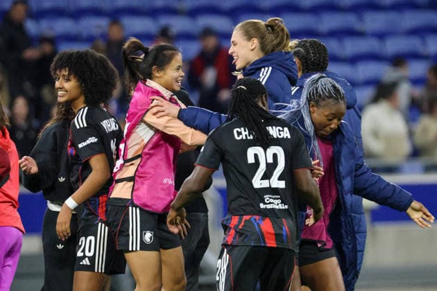 Lyon, France 02 April 2026 UEFA Women™s Champions League quarter-final second leg OL Lyonnes vs VfL Wolfsburg Women Pictured from left Lily Yohannes OL Lyonnes , Alice Sombath OL Lyonnes , Jule Brand OL Lyonnes , Tabitha Chawinga OL Lyonnes and Kadidiatou Diani OL Lyonnes celebrating after beating Wolfsburg to reach the semi-finals of the UEFA Women™s Champions League Copyright: HMBxMedia MadeleinexFantini