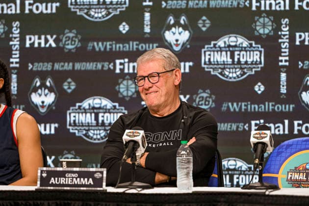 NCAA, College League, USA Final Four Basketball: South Carolina Gamecocks at UConn Huskies UConn Huskies head coach Geno Auriemma addresses the media during a press conference, PK, Pressekonferenz at the Mortgage Matchup Center on April 2, 2026 in Phoenix, Arizona. (Thomas Fernandez Image of . Phoenix Arizona United States EDITORIAL USE ONLY Copyright: xImagexofxSportx ThomasxFernandezx iosphotos403612