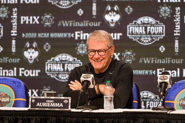 NCAA, College League, USA Final Four Basketball: South Carolina Gamecocks at UConn Huskies UConn Huskies head coach Geno Auriemma addresses the media during a press conference, PK, Pressekonferenz at the Mortgage Matchup Center on April 2, 2026 in Phoenix, Arizona. (Thomas Fernandez Image of . Phoenix Arizona United States EDITORIAL USE ONLY Copyright: xImagexofxSportx ThomasxFernandezx iosphotos403622