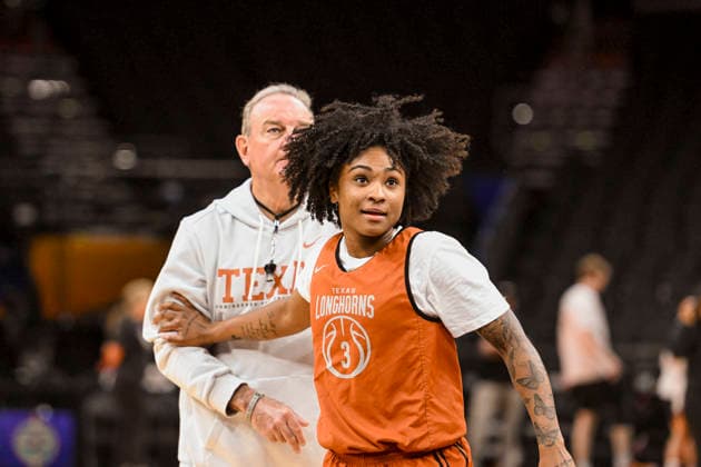 NCAA, College League, USA Final Four Basketball: Texas Longhorns at UCLA Bruins Texas Longhorns guard Rori Harmon (3) guards head coach Vic Schaefer during an open NCAA Final Four practice at the Mortgage Matchup Center on April 2, 2026 in Phoenix Arizona. (Thomas Fernandez Image of Phoenix Arizona United States EDITORIAL USE ONLY Copyright: xImagexofxSportx ThomasxFernandezx iosphotos403629