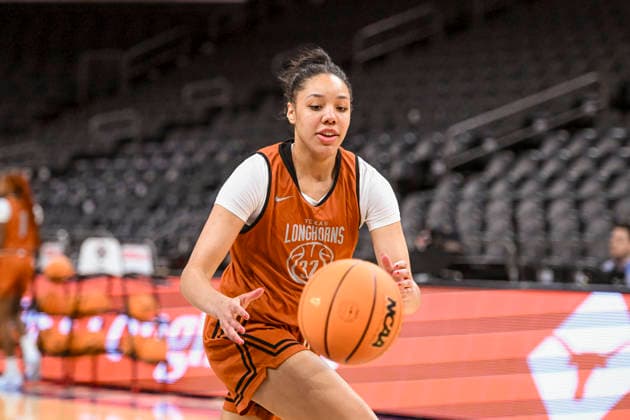 NCAA, College League, USA Final Four Basketball: Texas Longhorns at UCLA Bruins Texas Longhorns forward Teya Sidberry (32) receives the pass during an open NCAA Final Four practice at the Mortgage Matchup Center on April 2, 2026 in Phoenix Arizona. (Thomas Fernandez Image of Phoenix Arizona United States EDITORIAL USE ONLY Copyright: xImagexofxSportx ThomasxFernandezx iosphotos403641