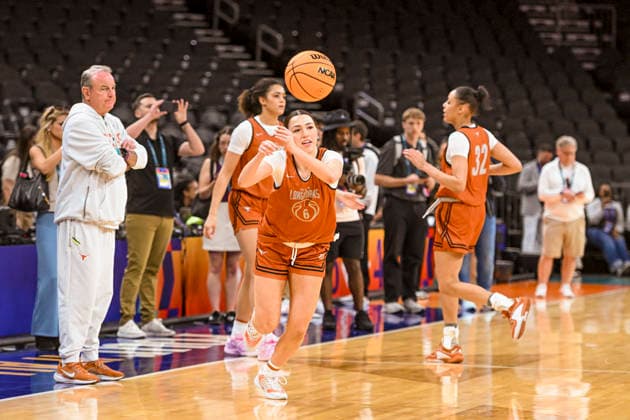 NCAA, College League, USA Final Four Basketball: Texas Longhorns at UCLA Bruins Texas Longhorns guard Sarah Graves (6) passes the ball during an open NCAA Final Four practice at the Mortgage Matchup Center on April 2, 2026 in Phoenix Arizona. (Thomas Fernandez Image of Phoenix Arizona United States EDITORIAL USE ONLY Copyright: xImagexofxSportx ThomasxFernandezx iosphotos403644