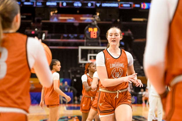NCAA, College League, USA Final Four Basketball: Texas Longhorns at UCLA Bruins Texas Longhorns center Lovisa Asbrink Hose (16) passes the ball during an open NCAA Final Four practice at the Mortgage Matchup Center on April 2, 2026 in Phoenix Arizona. (Thomas Fernandez Image of Phoenix Arizona United States EDITORIAL USE ONLY Copyright: xImagexofxSportx ThomasxFernandezx iosphotos403647