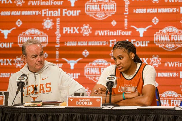 NCAA, College League, USA Final Four Basketball: Texas Longhorns at UCLA Bruins Texas Longhorns head coach Vic Schaefer and forward Madison Booker (35) addresses the media during a press conference, PK, Pressekonferenz at the Mortgage Matchup Center on April 2, 2026 in Phoenix, Arizona. (Thomas Fernandez Image of . Phoenix Arizona United States EDITORIAL USE ONLY Copyright: xImagexofxSportx ThomasxFernandezx iosphotos403670