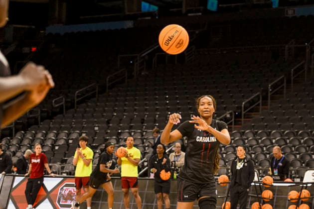 NCAA, College League, USA Final Four Basketball: South Carolina Gamecocks at UConn Huskies South Carolina Gamecocks forward Maryam Dauda (30) passes the ball during an open NCAA Final Four practice at the Mortgage Matchup Center on April 2, 2026 in Phoenix Arizona. (Thomas Fernandez Image of Phoenix Arizona United States EDITORIAL USE ONLY Copyright: xImagexofxSportx ThomasxFernandezx iosphotos403683