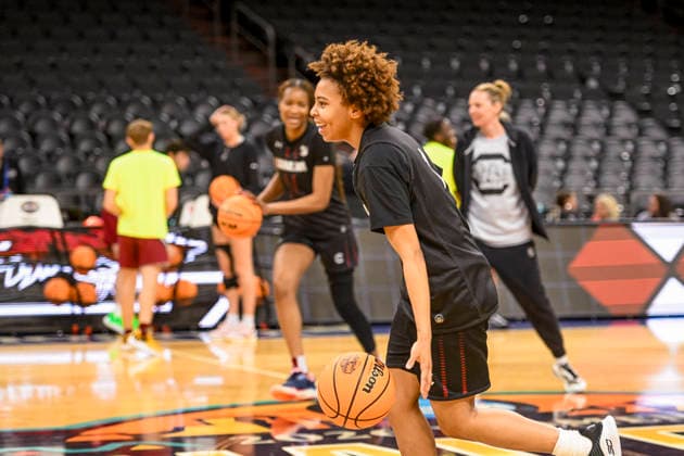 NCAA, College League, USA Final Four Basketball: South Carolina Gamecocks at UConn Huskies South Carolina Gamecocks guard Maddy McDaniel (1) dribbles down court during an open NCAA Final Four practice at the Mortgage Matchup Center on April 2, 2026 in Phoenix Arizona. (Thomas Fernandez Image of Phoenix Arizona United States EDITORIAL USE ONLY Copyright: xImagexofxSportx ThomasxFernandezx iosphotos403686