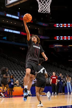 NCAA, College League, USA Final Four Basketball: South Carolina Gamecocks at UConn Huskies South Carolina Gamecocks guard Maddy McDaniel (1) attempts a layup during an open NCAA Final Four practice at the Mortgage Matchup Center on April 2, 2026 in Phoenix Arizona. (Thomas Fernandez Image of Phoenix Arizona United States EDITORIAL USE ONLY Copyright: xImagexofxSportx ThomasxFernandezx iosphotos403697
