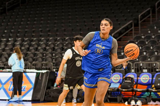 NCAA, College League, USA Final Four Basketball: Texas Longhorns at UCLA Bruins UCLA Bruins center Lauren Betts (51) passes the ball during an open NCAA Final Four practice at the Mortgage Matchup Center on April 2, 2026 in Phoenix Arizona. (Thomas Fernandez Image of Phoenix Arizona United States EDITORIAL USE ONLY Copyright: xImagexofxSportx ThomasxFernandezx iosphotos403729
