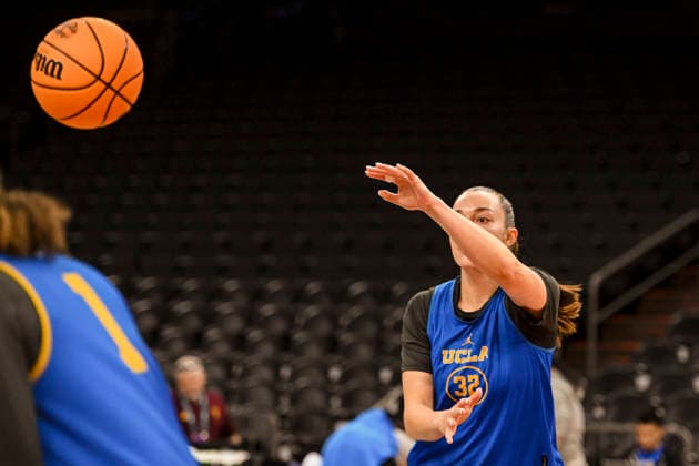 NCAA, College League, USA Final Four Basketball: Texas Longhorns at UCLA Bruins UCLA Bruins forward Angela DugaliÄ‡ (32) passes the ball during an open NCAA Final Four practice at the Mortgage Matchup Center on April 2, 2026 in Phoenix Arizona. (Thomas Fernandez Image of Phoenix Arizona United States EDITORIAL USE ONLY Copyright: xImagexofxSportx ThomasxFernandezx iosphotos403734