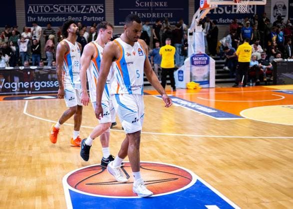 BASKETBALL EASYCREDIT BBL 27 GAME DAY SCIENCE CITY JENA SKYLINERS FRANKFURT FOR EDITORIAL PURPOSES ONLY p 02 04 2026 Jena Basketball easyCredit BBL 1 Basketball Bundesliga Season 2025 2026 27 Matchday Sparkassen Arena Science City Jena SKYLINERS Frankfurt in the photo Chris Carter 5 Science City Jena , Jack Pagenkopf 11 Science City Jena and Javon Franklin 22 Science City Jena after the game Germany Thueringen Jena Copyright SaschaxFromm Copyright: SaschaxFromm doc859147h5sntuxil5195d ,EDITORIAL USE ONLY Copyright: SaschaxFromm