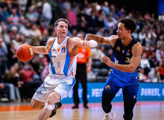 BASKETBALL EASYCREDIT BBL 27 GAME DAY SCIENCE CITY JENA SKYLINERS FRANKFURT FOR EDITORIAL PURPOSES ONLY p 02 04 2026 Jena Basketball easyCredit BBL 1 Basketball Bundesliga Season 2025 2026 27 Matchday Sparkassen Arena Science City Jena SKYLINERS Frankfurt in photo Jack Pagenkopf 11 Science City Jena in duel with Garai Zeeb 3 SKYLINERS Germany Thueringen Jena Copyright SaschaxFromm Copyright: SaschaxFromm doc859144osx0weanenlus ,EDITORIAL USE ONLY Copyright: SaschaxFromm
