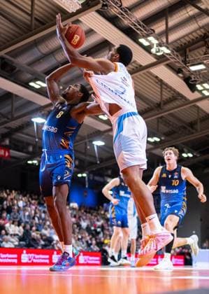 BASKETBALL EASYCREDIT BBL 27 GAME DAY SCIENCE CITY JENA SKYLINERS FRANKFURT FOR EDITORIAL PURPOSES ONLY p 02 04 2026 Jena Basketball easyCredit BBL 1 Basketball Bundesliga Season 2025 2026 27 Matchday Sparkassen Arena Science City Jena SKYLINERS Frankfurt in the photo William McNair Jr 3 Science City Jena in a duel with William Christmas 8 SKYLINERS Germany Thueringen Jena Copyright SaschaxFromm Copyright: SaschaxFromm doc85915y4wbojuavppleo ,EDITORIAL USE ONLY Copyright: SaschaxFromm