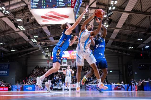 BASKETBALL EASYCREDIT BBL 27 GAME DAY SCIENCE CITY JENA SKYLINERS FRANKFURT FOR EDITORIAL PURPOSES ONLY p 02 04 2026 Jena Basketball easyCredit BBL 1 Basketball Bundesliga Season 2025 2026 27 Game Day Sparkassen Arena Science City Jena SKYLINERS Frankfurt in the photo William McNair Jr 3 Science City Jena in a duel with Jacob Holt 10 SKYLINERS and William Christmas 8 SKYLINERS Germany Thueringen Jena Copyright SaschaxFromm Copyright: SaschaxFromm doc85915y578g51fx2exlu2 ,EDITORIAL USE ONLY Copyright: SaschaxFromm