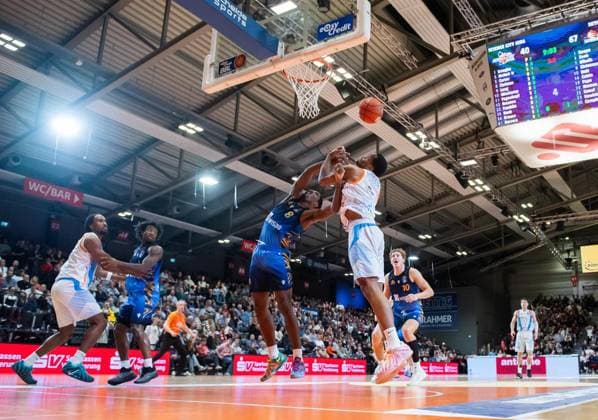 BASKETBALL EASYCREDIT BBL 27 GAME DAY SCIENCE CITY JENA SKYLINERS FRANKFURT FOR EDITORIAL PURPOSES ONLY p 02 04 2026 Jena Basketball easyCredit BBL 1 Basketball Bundesliga Season 2025 2026 27 Matchday Sparkassen Arena Science City Jena SKYLINERS Frankfurt in the photo William McNair Jr 3 Science City Jena in a duel with William Christmas 8 SKYLINERS Germany Thueringen Jena Copyright SaschaxFromm Copyright: SaschaxFromm doc859160hxm091b835j19pw ,EDITORIAL USE ONLY Copyright: SaschaxFromm