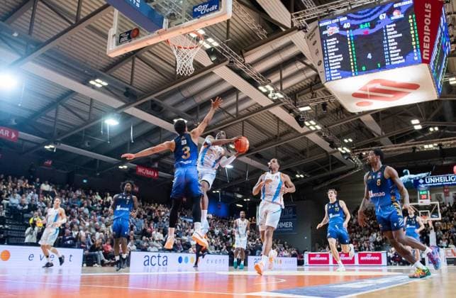 BASKETBALL EASYCREDIT BBL 27 GAME DAY SCIENCE CITY JENA SKYLINERS FRANKFURT FOR EDITORIAL PURPOSES ONLY p 02 04 2026 Jena Basketball easyCredit BBL 1 Basketball Bundesliga Season 2025 2026 27 Matchday Sparkassen Arena Science City Jena SKYLINERS Frankfurt in photo Uchenna Iroegbu 1 Science City Jena in duel with Garai Zeeb 3 SKYLINERS Germany Thueringen Jena Copyright SaschaxFromm Copyright: SaschaxFromm doc859160rdartg39hnlef ,EDITORIAL USE ONLY Copyright: SaschaxFromm