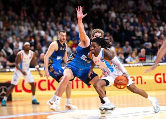 BASKETBALL EASYCREDIT BBL 27 GAME DAY SCIENCE CITY JENA SKYLINERS FRANKFURT FOR EDITORIAL PURPOSES ONLY p 02 04 2026 Jena Basketball easyCredit BBL 1 Basketball Bundesliga Season 2025 2026 27 Matchday Sparkassen Arena Science City Jena SKYLINERS Frankfurt in the photo William McNair Jr 3 Science City Jena in a duel with Jacob Holt 10 SKYLINERS Germany Thueringen Jena Copyright SaschaxFromm Copyright: SaschaxFromm doc85917ub3x1e10kms1ltj ,EDITORIAL USE ONLY Copyright: SaschaxFromm