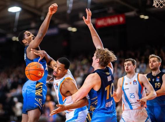 BASKETBALL EASYCREDIT BBL 27 GAME DAY SCIENCE CITY JENA SKYLINERS FRANKFURT FOR EDITORIAL PURPOSES ONLY p 02 04 2026 Jena Basketball easyCredit BBL 1 Basketball Bundesliga Season 2025 2026 27 Game Day Sparkassen Arena Science City Jena SKYLINERS Frankfurt in the photo William McNair Jr 3 Science City Jena in a duel with William Christmas 8 SKYLINERS and Jacob Holt 10 SKYLINERS Germany Thueringen Jena Copyright SaschaxFromm Copyright: SaschaxFromm doc85919m26o6b194z8a197s ,EDITORIAL USE ONLY Copyright: SaschaxFromm