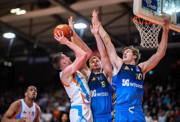 BASKETBALL EASYCREDIT BBL 27 GAME DAY SCIENCE CITY JENA SKYLINERS FRANKFURT FOR EDITORIAL PURPOSES ONLY p 02 04 2026 Jena Basketball easyCredit BBL 1 Basketball Bundesliga Season 2025 2026 27 Matchday Sparkassen Arena Science City Jena SKYLINERS Frankfurt in the photo Joe Wieskamp 10 Science City Jena in a duel with Till Pape 19 SKYLINERS and bbsky0 Germany Thueringen Jena Copyright SaschaxFromm Copyright: SaschaxFromm doc85919np3gg4179nl9lu2 ,EDITORIAL USE ONLY Copyright: SaschaxFromm