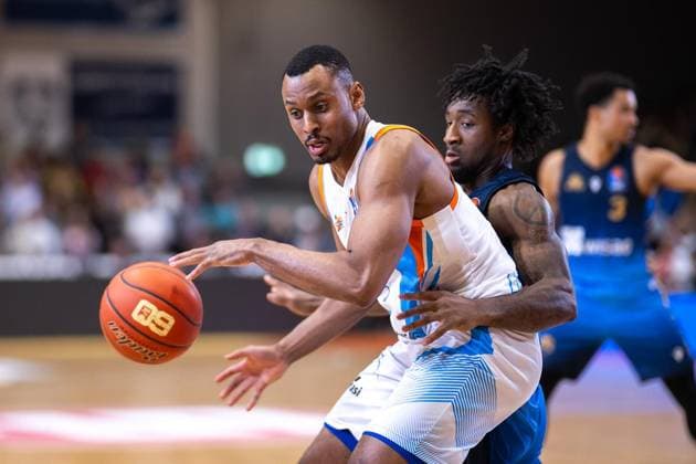 BASKETBALL EASYCREDIT BBL 27 GAME DAY SCIENCE CITY JENA SKYLINERS FRANKFURT FOR EDITORIAL PURPOSES ONLY p 02 04 2026 Jena Basketball easyCredit BBL 1 Basketball Bundesliga Season 2025 2026 27 Matchday Sparkassen Arena Science City Jena SKYLINERS Frankfurt in the photo Chris Carter 5 Science City Jena in a duel with Isaiah Swope 1 SKYLINERS Germany Thueringen Jena Copyright SaschaxFromm Copyright: SaschaxFromm doc85919qr3b2r1719iclu2 ,EDITORIAL USE ONLY Copyright: SaschaxFromm