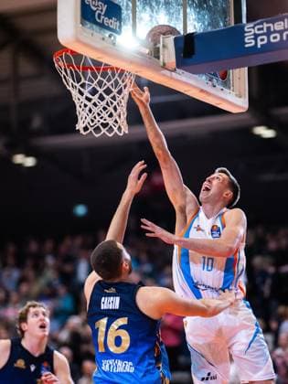BASKETBALL EASYCREDIT BBL 27 GAME DAY SCIENCE CITY JENA SKYLINERS FRANKFURT FOR EDITORIAL PURPOSES ONLY p 02 04 2026 Jena Basketball easyCredit BBL 1 Basketball Bundesliga Season 2025 2026 27 Matchday Sparkassen Arena Science City Jena SKYLINERS Frankfurt in photo Jack Pagenkopf 11 Science City Jena in duel with Radii Caisin 16 SKYLINERS Germany Thueringen Jena Copyright SaschaxFromm Copyright: SaschaxFromm doc8591ajelljs177tie19dd ,EDITORIAL USE ONLY Copyright: SaschaxFromm