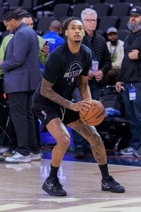 April 2, 2026, Inglewood, California, USA: Devin Vassell 24 of the San Antonio Spurs during warm ups prior to their regular season NBA, Basketball Herren, USA game against the Los Angeles Clippers on ThursdayApril 2, 2026 at Intuit Dome in Inglewood, California. ARIANA RUIZ PI Inglewood USA - ZUMAp124 20260402_zaa_p124_008 Copyright: xArianaxRuizx