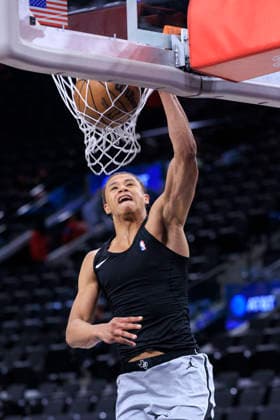 April 2, 2026, Inglewood, California, USA: Carter Bryant 11 of the San Antonio Spurs dunks the ball during warm ups prior to their regular season NBA, Basketball Herren, USA game against the Los Angeles Clippers on ThursdayApril 2, 2026 at Intuit Dome in Inglewood, California. ARIANA RUIZ PI Clippers Vs. Spurs  - ZUMAp124 20260402_zaa_p124_006 Copyright: xArianaxRuizx
