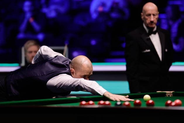 MANCHESTER, ENGLAND - APRIL 02: Barry Hawkins of England plays a shot in the Quarterfinal match against Neil Robertson of Australia on day 4 of Sportsbet.io Tour Championship 2026 at the Manchester Central on April 2, 2026 in Manchester, England.  Copyright: xTaixChengzhex 111632360948