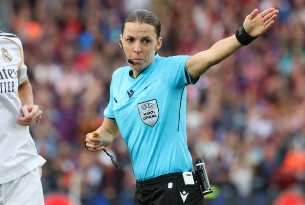 Barcelona FC v Real Madrid CF - UEFA Women s Champions League 2025 26 Quarter-finals Second Leg Referee Stephanie Frappart officiates during the match between FC Barcelona, Barca Femeni and Real Madrid Femenino, the 2nd leg of the Quarter-finals of the UEFA Women s Champions League, at the Spotify Camp Nou in Barcelona, Spain, on April 2, 2026. Barcelona Barcelona Spain  Copyright: xUrbanandsportx originalFilename:urbanandsport-fcbarcel260402_npubD.jpg