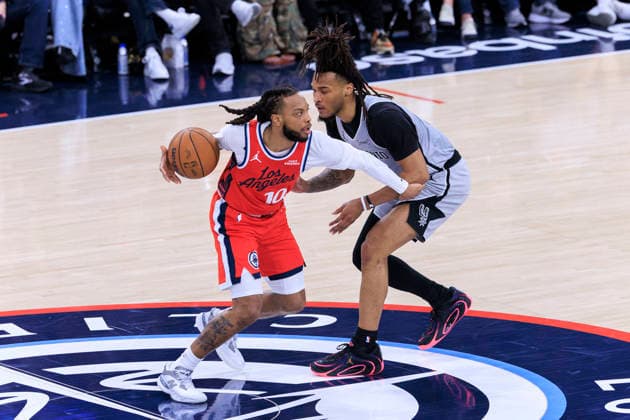 April 2, 2026, Inglewood, California, USA: Darius Garland 10 of the Los Angeles Clippers drives past Stephon Castle 5 of the San Antonio Spurs during their regular season NBA, Basketball Herren, USA game on Thursday April 2, 2026 at Intuit Dome in Inglewood, California. Clippers lose to Spurs, 99-118. ARIANA RUIZ PI Inglewood USA - ZUMAp124 20260402_zaa_p124_045 Copyright: xArianaxRuizx