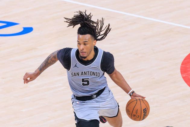 April 2, 2026, Inglewood, California, USA: Stephon Castle 5 of the San Antonio Spurs during a 2026 NBA, Basketball Herren, USA regular season game against the Los Angeles Clippers on Thursday April 2, 2026 at Intuit Dome Arena in Inglewood, California. Clippers lose to Spurs, 118-99. JAVIER ROJAS PI Inglewood USA - ZUMAp124 20260402_zaa_p124_085 Copyright: xJavierxRojasx