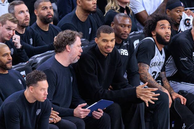 April 2, 2026, Inglewood, California, USA: (C) Victor Wembanyama 1 of the San Antonio Spurs during a 2026 NBA, Basketball Herren, USA regular season game against the Los Angeles Clippers on Thursday April 2, 2026 at Intuit Dome Arena in Inglewood, California. Clippers lose to Spurs, 118-99. JAVIER ROJAS PI Clippers Vs. Spurs  - ZUMAp124 20260402_zaa_p124_073 Copyright: xJavierxRojasx