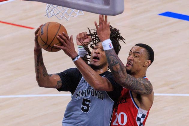 April 2, 2026, Inglewood, California, USA: Stephon Castle 5 of the San Antonio Spurs drives against John Collins 20 of the LA Clippers during a 2026 NBA, Basketball Herren, USA regular season game on Thursday April 2, 2026 at Intuit Dome Arena in Inglewood, California. Clippers lose to Spurs, 118-99. JAVIER ROJAS PI Inglewood USA - ZUMAp124 20260402_zaa_p124_102 Copyright: xJavierxRojasx