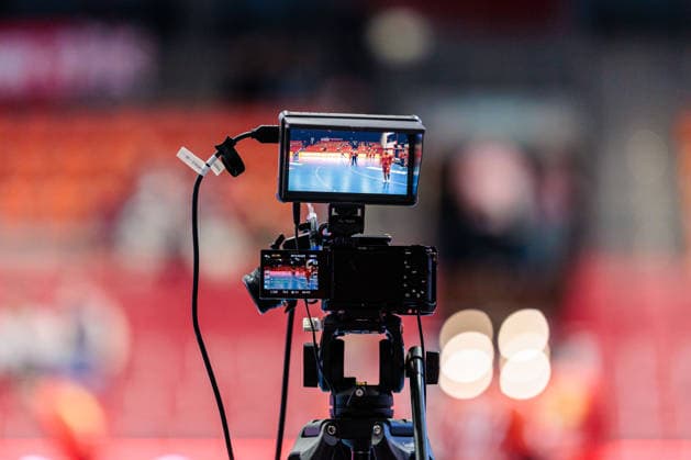 Symbolic picture, camera with screen for live streaming of the match GER, TuS N Luebbecke vs HSC 2000 Coburg, Handball, 2 Bundesliga, Matchday 26, Season 2025 2026, 02 04 2026 GER, TuS N Luebbecke vs HSC 2000 Coburg, Handball, 2 Bundesliga, Matchday 26, Season 2025 2026, 02 04 2026 Luebbecke Copyright: xEibner-Pressefoto JanxRollingerx EP_JSK