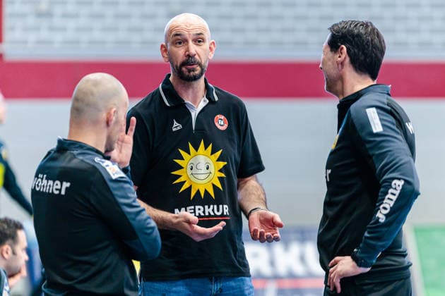 v l Davor Rokavec HSC 2000 Coburg, Co Coach , Davor Dominikovic TuS N Luebbecke, Coach , Anel Mahmutefendic HSC 2000 Coburg, Coach GER, TuS N Luebbecke vs HSC 2000 Coburg, Handball, 2 Bundesliga, Matchday 26, Season 2025 2026, 02 04 2026 GER, TuS N Luebbecke vs HSC 2000 Coburg, Handball, 2 Bundesliga, Matchday 26, Season 2025 2026, 02 04 2026 Luebbecke Copyright: xEibner-Pressefoto JanxRollingerx EP_JSK