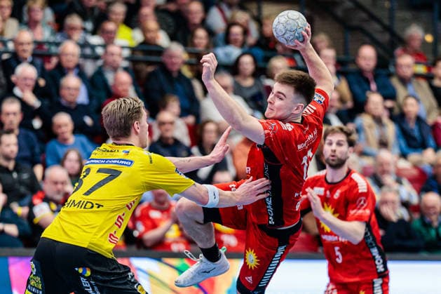 v l Jesper Schmidt HSC 2000 Coburg, 87 , Kasper Haugen Furu TuS N Luebbecke, 11 GER, TuS N Luebbecke vs HSC 2000 Coburg, Handball, 2 Bundesliga, Matchday 26, Season 2025 2026, 02 04 2026 GER, TuS N Luebbecke vs HSC 2000 Coburg, Handball, 2 Bundesliga, Matchday 26, Season 2025 2026, 02 04 2026 Luebbecke Copyright: xEibner-Pressefoto JanxRollingerx EP_JSK