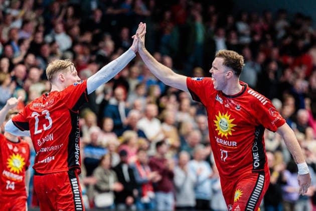 Cheering from l Niko Blaauw TuS N Luebbecke, 23 , Jacob Lundahl TuS N Luebbecke, 17 GER, TuS N Luebbecke vs HSC 2000 Coburg, Handball, 2 Bundesliga, Matchday 26, Season 2025 2026, 02 04 2026 GER, TuS N Luebbecke vs HSC 2000 Coburg, Handball, 2 Bundesliga, Matchday 26, Season 2025 2026, 02 04 2026 Luebbecke Copyright: xEibner-Pressefoto JanxRollingerx EP_JSK