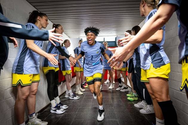 Basketball Berlin 02 04 2026 Season 2024 2025 Toyota DBBL 1 Bundesliga Playoffs Quarterfinals Game1 Women, Women Alba Berlin GiroLive Panthers Osnabrück Deeshyra Thomas Alba, No 21
