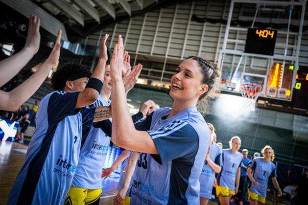 Basketball Berlin 02 04 2026 Season 2024 2025 Toyota DBBL 1 Bundesliga Playoffs Quarterfinals Game1 Women, Women Alba Berlin GiroLive Panthers Osnabrück Team introduction Emily Kiser Alba, No 33