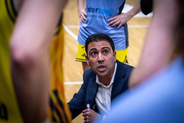 Basketball Berlin 02 04 2026 Season 2024 2025 Toyota DBBL 1 Bundesliga Playoffs Quarterfinals Game1 Women, Women Alba Berlin GiroLive Panthers Osnabrück Cristo Cabrera Alba, Coach