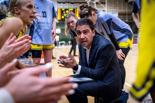 Basketball Berlin 02 04 2026 Season 2024 2025 Toyota DBBL 1 Bundesliga Playoffs Quarterfinals Game1 Women, Women Alba Berlin GiroLive Panthers Osnabrück Cristo Cabrera Alba, Coach