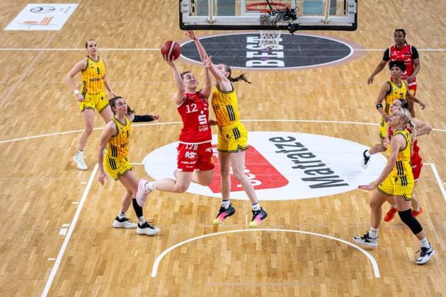Basketball Berlin 02 04 2026 Season 2024 2025 Toyota DBBL 1 Bundesliga Playoffs Quarterfinals Game1 Women, Women Alba Berlin GiroLive Panthers Osnabrück Johanna Klug Osnabrück, No 12 Abby Muse Alba, No 31