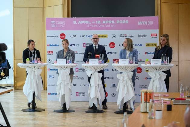 TENNIS - WTA, Tennis Damen Upper Austria Ladies Linz, PK LINZ,AUSTRIA,03.APR.26 - TENNIS - WTA Tour, Upper Austria Ladies Linz, preview, press conference, PK, Pressekonferenz Image shows Julia Grabher, tournament director Sandra Reichel, mayor of Linz Dietmar Prammer, vice mayor of Linz Karin Leitner and Barbara Schett-Eagle. GEPAxpictures xChristianxMoser