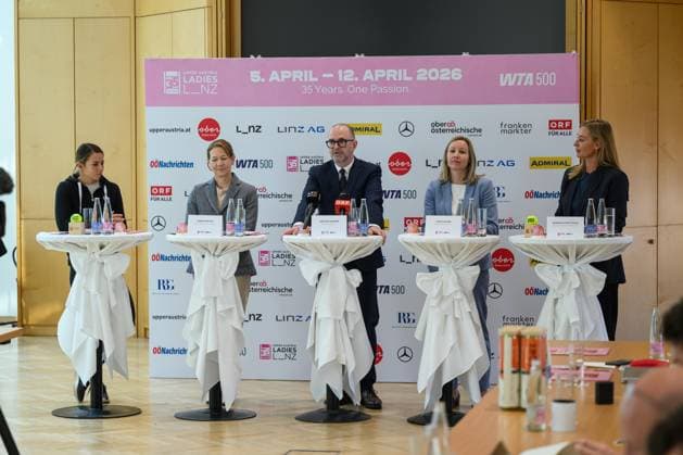 TENNIS - WTA, Tennis Damen Upper Austria Ladies Linz, PK LINZ,AUSTRIA,03.APR.26 - TENNIS - WTA Tour, Upper Austria Ladies Linz, preview, press conference, PK, Pressekonferenz Image shows Julia Grabher, tournament director Sandra Reichel, mayor of Linz Dietmar Prammer, vice mayor of Linz Karin Leitner and Barbara Schett-Eagle. GEPAxpictures xChristianxMoser